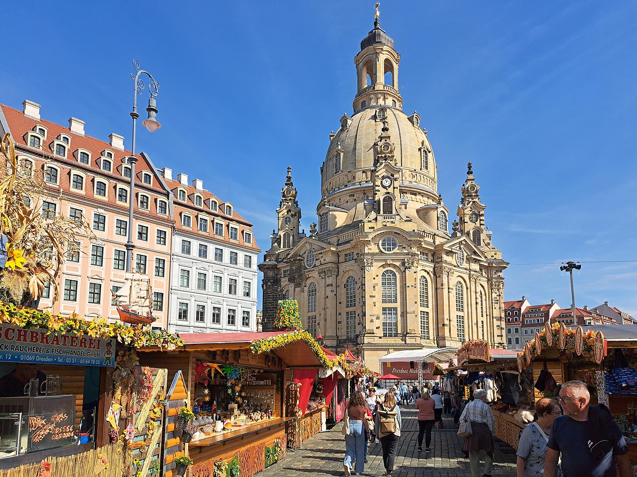 Dresden-Neumarkt: Frauenkirche beim Herbstfest