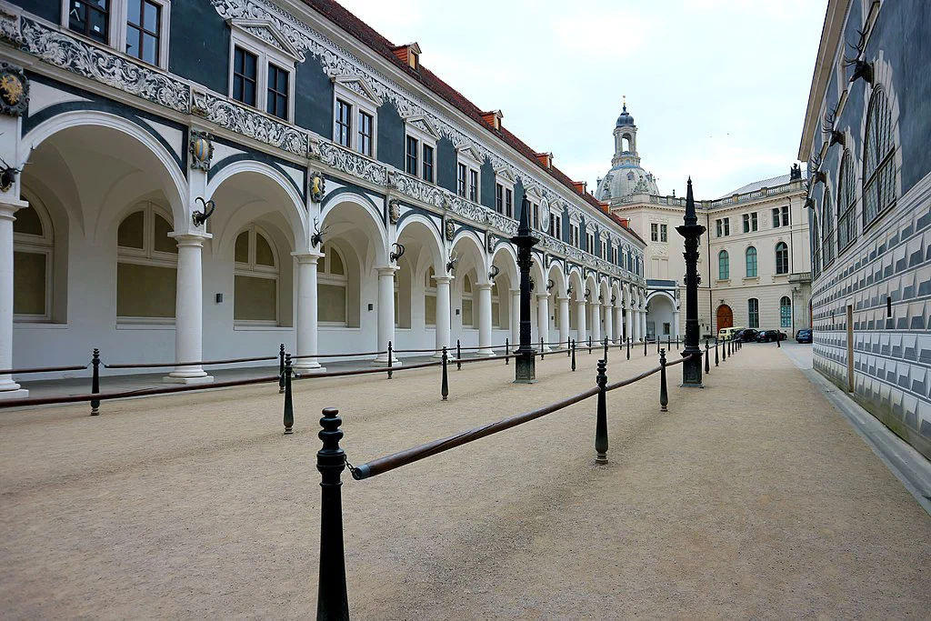 Die Arkaden des Stallhofs in Dresdens Altstadt